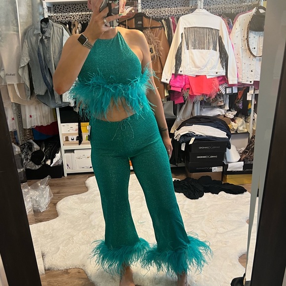 OSÉREE Lumière Feather-Trimmed Metallic Glitter Halter Top & Cropped Pants - Picture 11 of 15